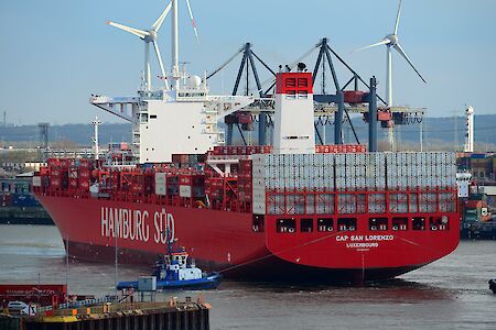 Containerschiff „Cap San Lorenzo“ mit der weltweit größten Kapazität für Kühlcontainer zum ersten Mal im Hamburger Hafen