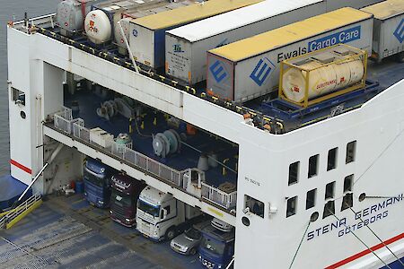 Kieler Seehafen im ersten Halbjahr weiter auf Wachstumskurs - Güterumschlag und Passagierverkehr legen um 3 % zu