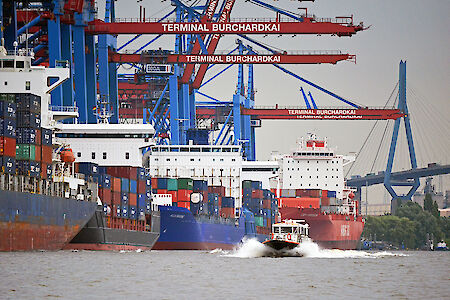 Seaborne cargo throughput of 110 million tons in the first nine months sets new record for Port of Hamburg