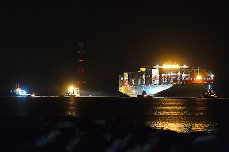 CSCL Indian Ocean hat den Hamburger Hafen erreicht
