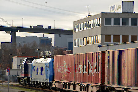Weitere Entlastung für Hafenstraßen: „Virtuelles Depot“ hilft Leercontainertransporte zu reduzieren