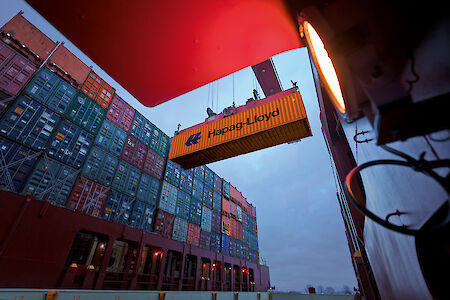 Hapag-Lloyd and UASC sign Business Combination Agreement