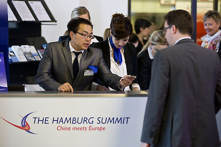 Gerhard Schröder eröffnet „Hamburg Summit: China meets Europe“ im November