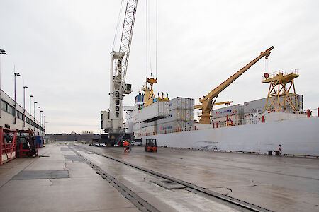New Mobile Harbour Crane for HHLA Frucht