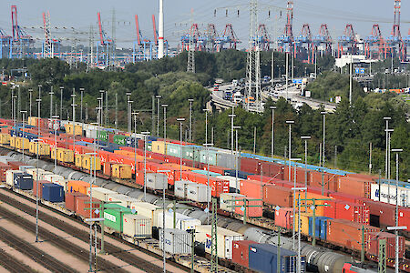 Hafen Hamburg wieder auf Wachstumskurs