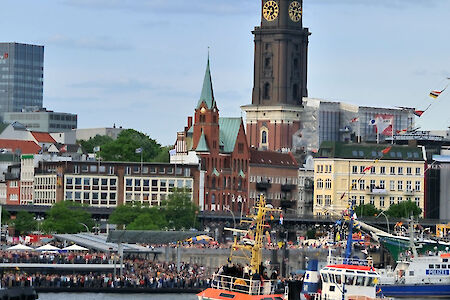 Das Wasserprogramm des 828. Hafengeburtstag Hamburg