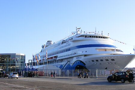 „AIDAcara” opens 2017 cruise ship season in Kiel