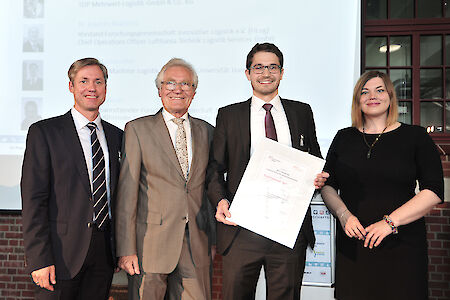 Zweite Bürgermeisterin überreicht Logistikpreis an Student der Universität Hamburg