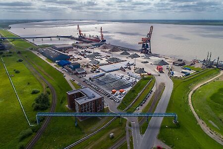 Schweres Projekt im Elbehafen: Brunsbüttel Ports beweist erneut Kompetenz im Umschlag großer und schwerer Güter