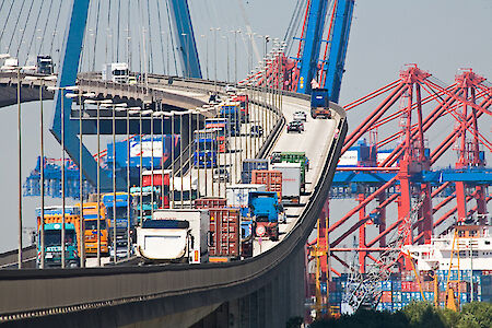 „Netzwerkforum Straßengüterverkehr“ erfolgreich gestartet - Logistikbranche diskutiert Ansätze zur Bewältigung des Berufskraftfahrermangels