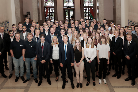 66 Apprentices Start at Hapag-Lloyd Today