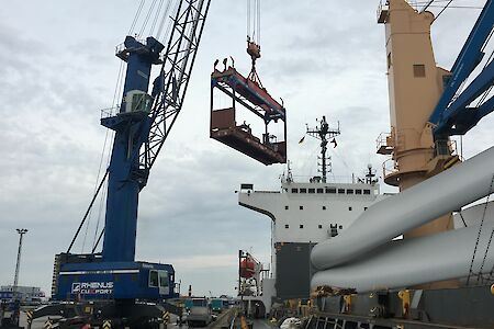 Cuxport schlägt tonnenschwere Kranteile für Reederei NYK Bulk & Projects um