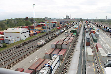 Mehr Containerschienenverkehr zwischen Hamburg und Sachsen