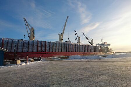 Guter Start in Schweden: SCHRAMM Ports & Logistics zieht erste positive Jahresbilanz. Planungen zur Hafenerweiterung in Söderhamn konkretisieren sich