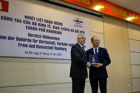 Vietnam zeigt großes Interesse an Hamburgs maritimer Expertise