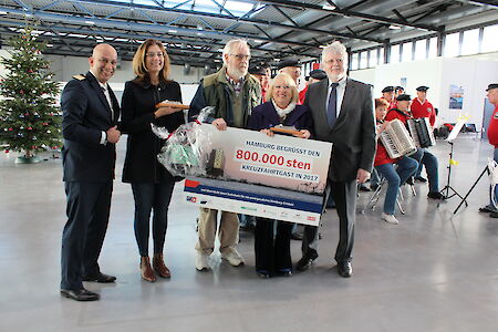 A Christmas Surprise: Hamburg welcomes its 800,000th Cruise Passenger