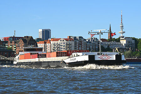 Hamburg vereinfacht Hafenentgelte und Meldeverfahren für Binnen- und Hafenfahrzeuge