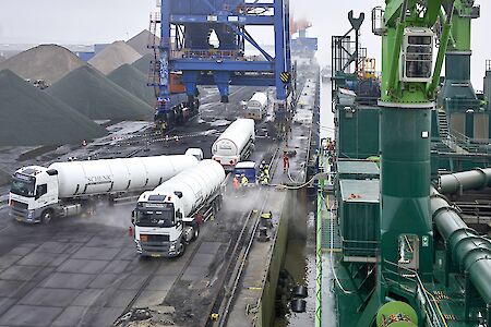 Ein Beitrag zur Luftreinhaltung: Zweite LNG-Schiffsbetankung der „Scheldt River“ im Brunsbütteler Elbehafen innerhalb eines Monats