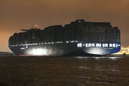 Hamburger Hafen stellt Leistungskraft auch bei Mega-Carriern unter Beweis