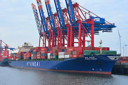 Neuer Hyundai-Containerdienst bedient Hamburg