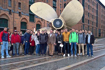 Logistikstudenten aus Wien erkunden das Tor zur Welt