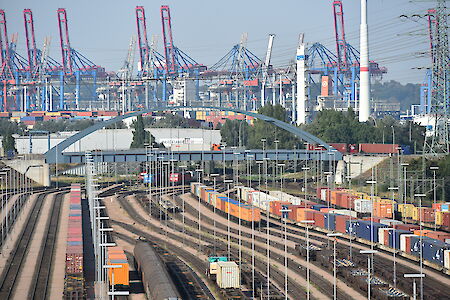 Verkehrsentwicklung der Hafenbahn auf Rekordniveau – Hamburg Port Authority will mit innovativer Technik Effizienz auf der Schiene weiter steigern 