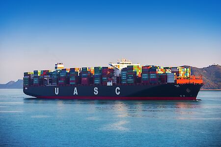 Hapag-Lloyd rüstet weltweit erstes Großcontainerschiff auf LNG um