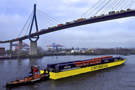 Container Taxi auf Wachstumskurs im Hamburger Hafen 