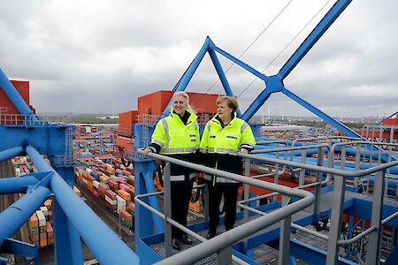 Bundeskanzlerin würdigt Rolle der Hafenwirtschaft