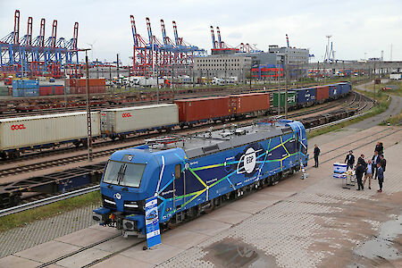 EGP tauft erste Smartron Lok auf den Namen Hamburg 