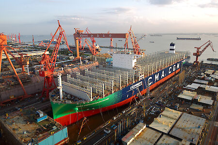 Weltpremiere: Stapellauf des weltweit größten LNG-Containerschiffes und zukünftigen Flaggschiffs der CMA CGM Group