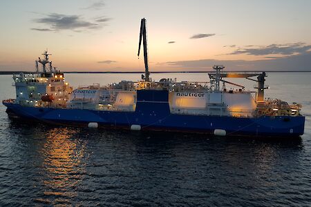 Nauticors “Kairos” erhält erste LNG-Bunkerlizenz für den Hafen Rostock 