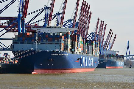  Der Hamburger Hafen rechnet nicht mit einem Rückgang im Containerumschlag durch angekündigte Änderungen bei Liniendiensten der Ocean Alliance und Maersk
