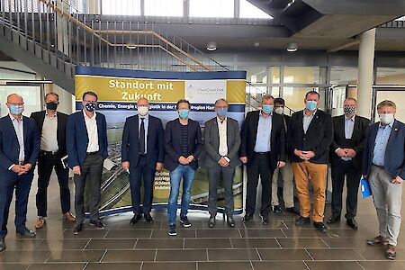  Industrie- und Hafenstandort Brunsbüttel rüstet sich für die Zukunft – intensiver Austausch mit Umweltminister Albrecht 