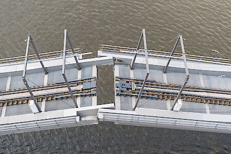 Abgestimmtes Instandhaltungskonzept für die Retheklappbrücke – Bahnbrücke wieder in Betrieb