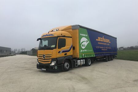 Green Logistics: Schuon tankt in Ungarn synthetischen Kraftstoff 