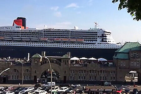 Queen Mary 2 und Queen Elizabeth in Hamburg