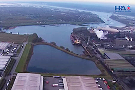 Aus Wasser wird Land - Innovative Flächengewinnung im Hamburger Hafen
