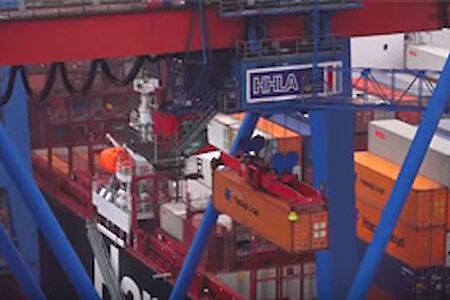 Mit der Drohne gefilmt: Containerumschlag in Altenwerder (CTA Hamburg)