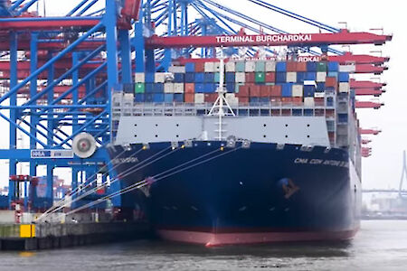 Video: Megafrachter erstmals im Hamburger Hafen