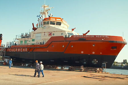 Neues Feuerlöschboot im Hamburger Hafen bricht Größenrekord