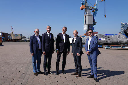 汉堡第一市长访问世天威公司的港口