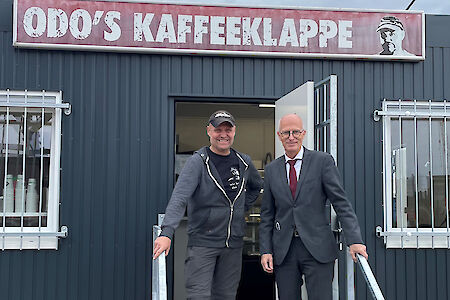 „Odos Kaffeeklappe“ empfängt Hamburgs Ersten Bürgermeister am neuen Standort
