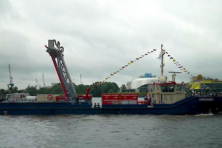 Neue multifunktionale Feuerlöschboote für den Hafen