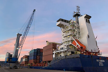 Erstes Containerschiff am neuen HHLA Terminal Trieste (PLT) abgefertigt