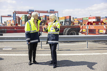 EZB-Präsidentin Christine Lagarde besucht HHLA-Containerterminal Altenwerder