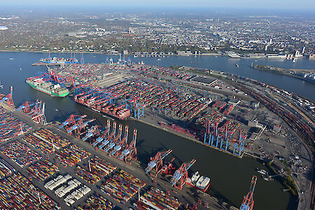 2022年上半年数据：汉堡港集装箱吞吐量市场份额有所提高