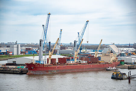 Port of Hamburg in a challenging environment