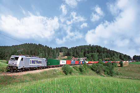Climate-friendly logistics with HHLA Pure: expansion of the network