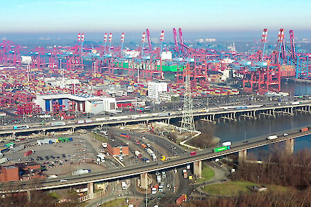 The Port of Hamburg maintains its position in challenging conditions